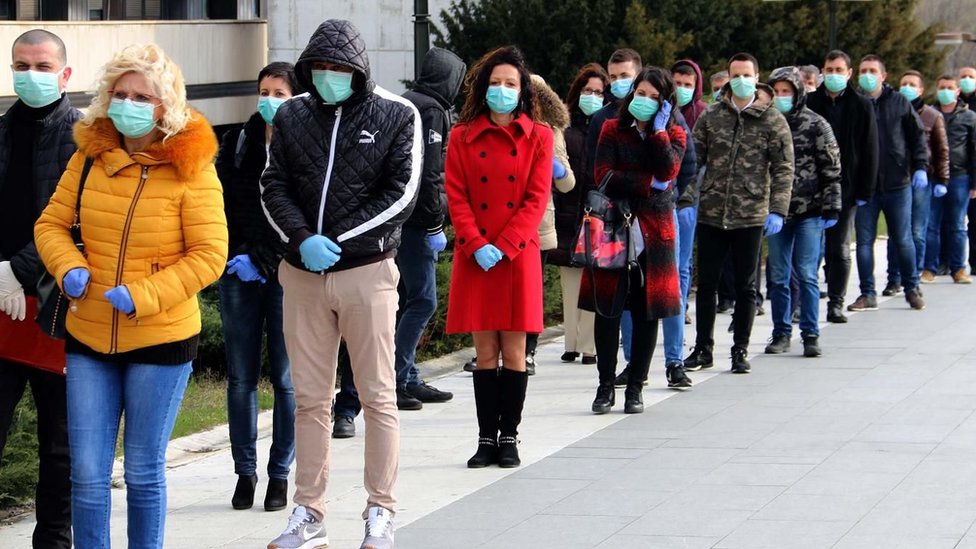 Srbija : Korona virus ubija, zaglupljuje i gura nas u bedu