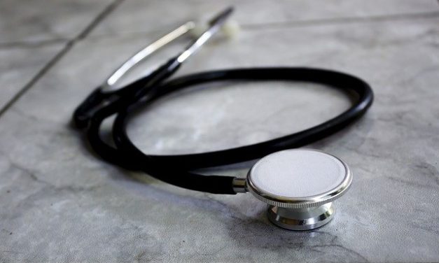 Oko 350 lekara traži smenu članova Kriznog štaba