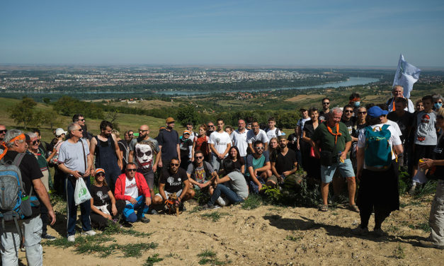 Čvrstim koracima: Akcija oslobađanja planinarske staze (Foto – galerija)