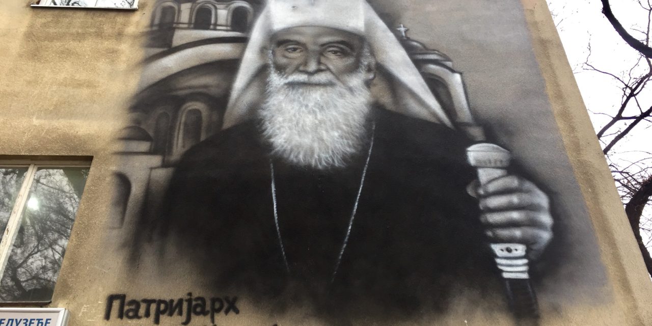 Kako je mural patrijarha ekspresno osvanuo na zaštićenoj fasadi zgrade u Subotici