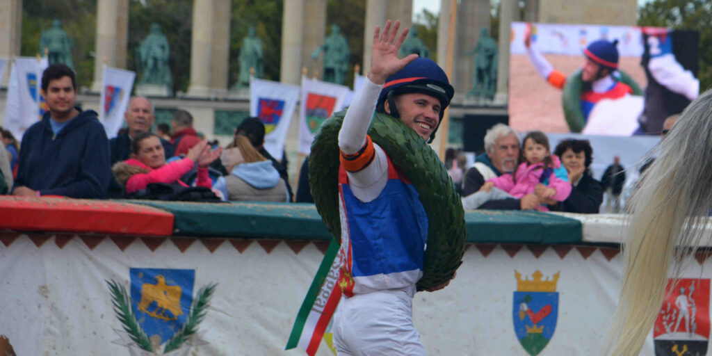 Alen Erdeg kao pobednik sa lovorovim vencem (Foto: Veronika Sapanoš/Slobodna reč)