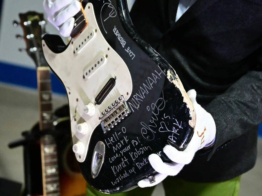Prodati Fender Stratokaster Kurta Kobejna (Foto: npr.org)