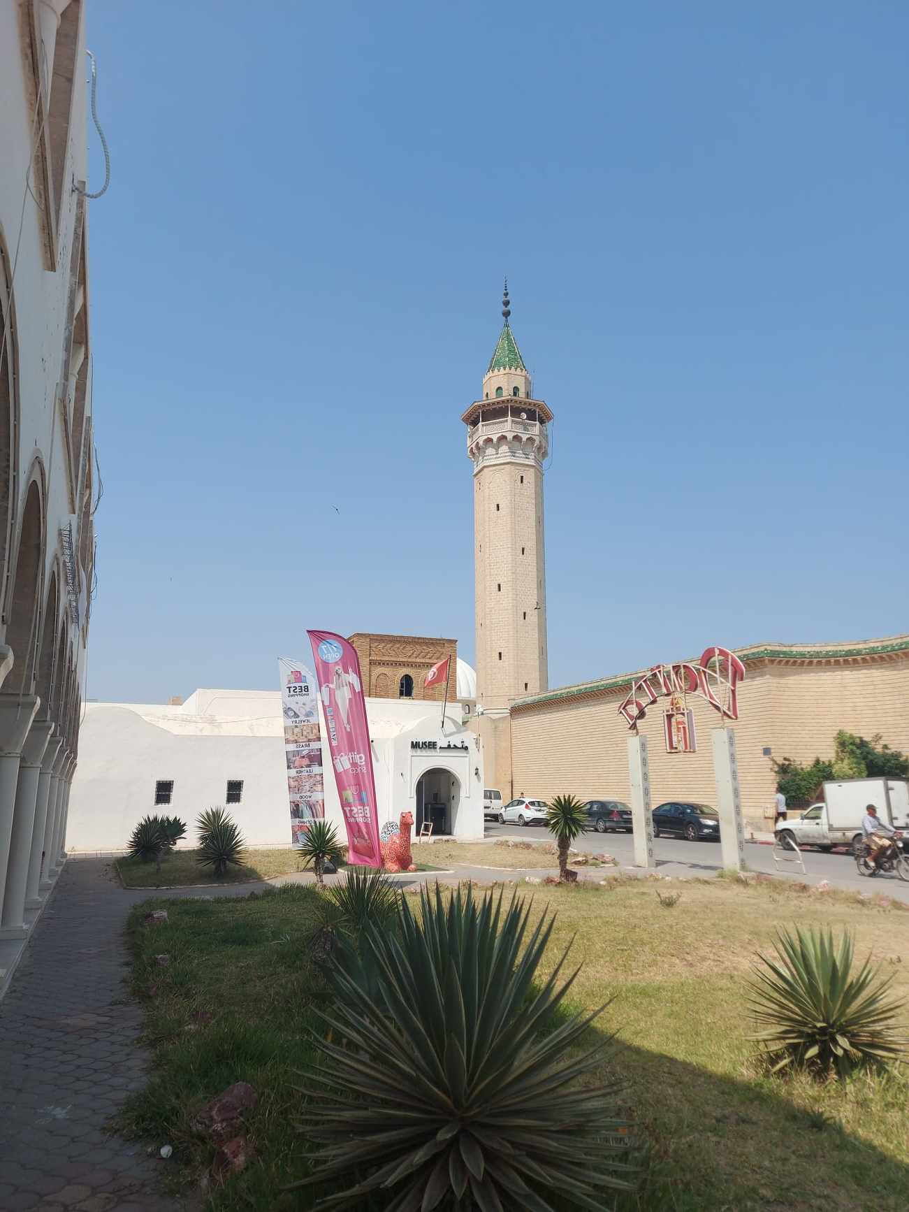 Džamija prema ulazu u Medinu