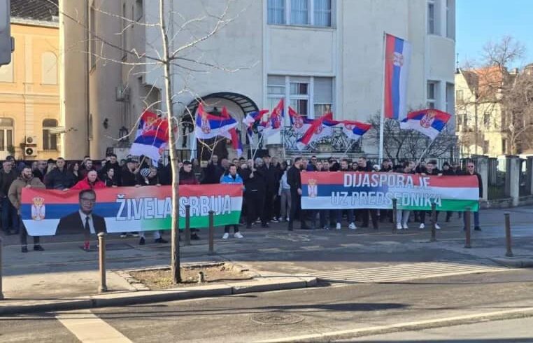 Državni službenici iz Kanjiže na sastanku naprednjaka u Budimpešti