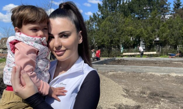 Devojka koja gradi kuće za siromašne