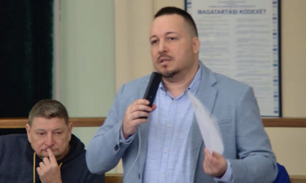 <span class="entry-title-primary">Jovanović: Nećemo glasati za to da jedan plaćenik, koji kupuje automobil od 55 000 evra novcem građana bude direktor</span> <span class="entry-subtitle">Predstavnici vlasti podržali su imenovanje direktora komunalnog preduzeća i Elgasa</span>