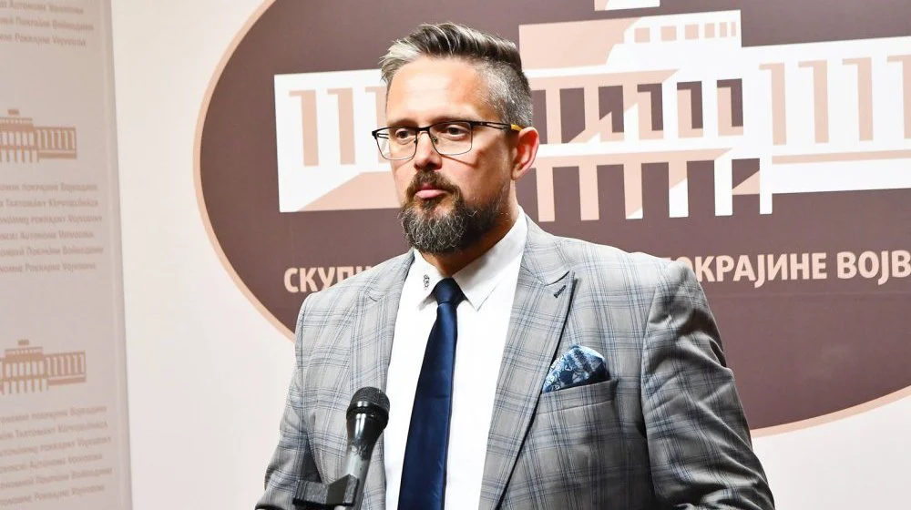 Vojvođanska mađarska strategija VI na javnoj raspravi, a predsednik parlamenta već i koristi prevodilačke usluge iste