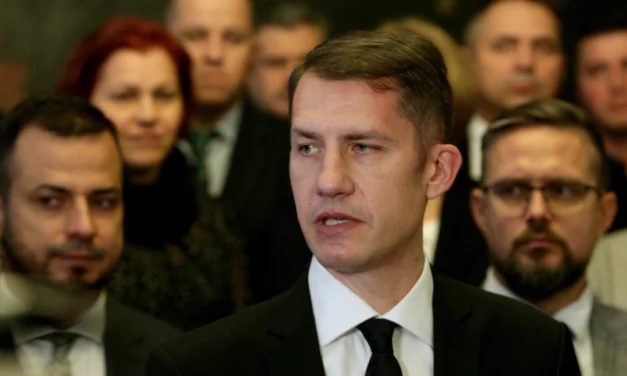 Pastor kaže da je Šešelj bezubi lav, tačnije bezubi zamorac